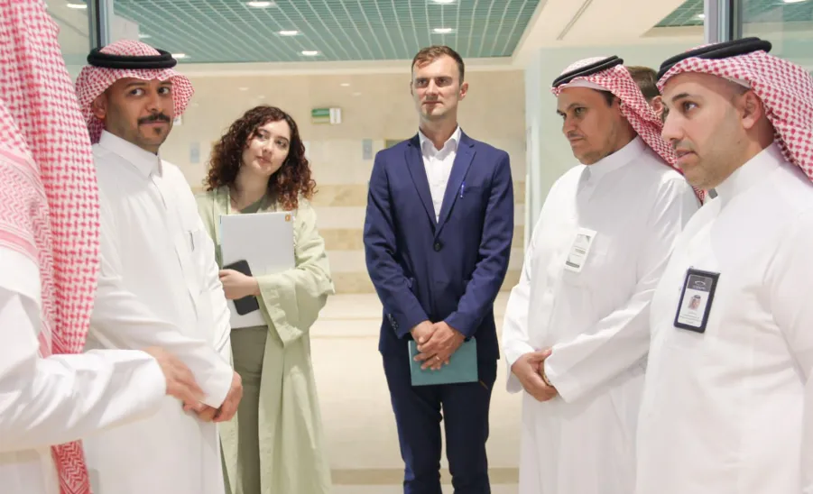 الرئيس التنفيذي يجتمع مع فريق من شركة سير موتورز -  مؤتمر 