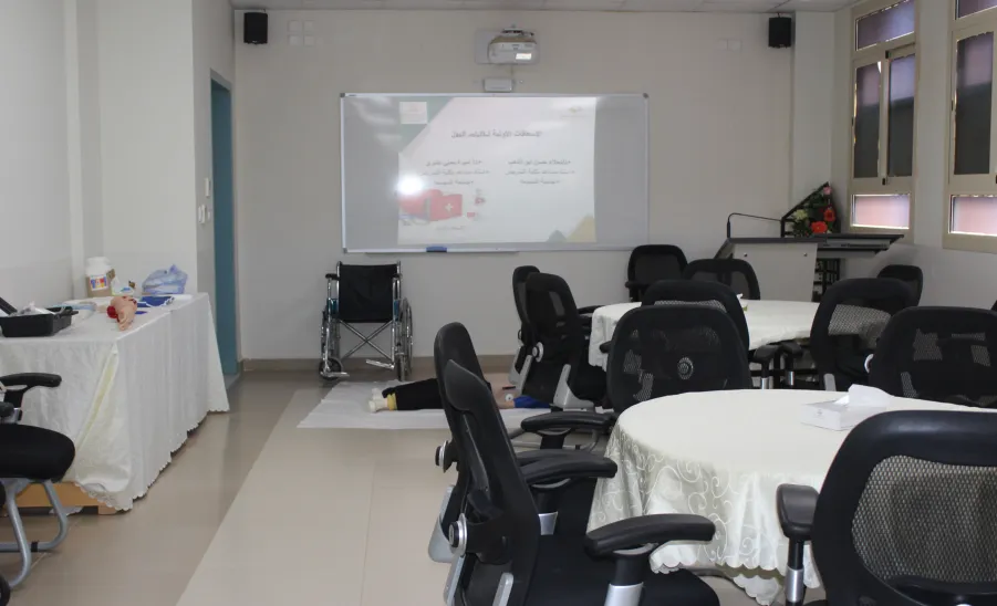 College of Nursing organizes an Awareness Program on First Aid -  كلية التمريض تقيم برنامجاً تعريفياً عن الإسعافات الأولية