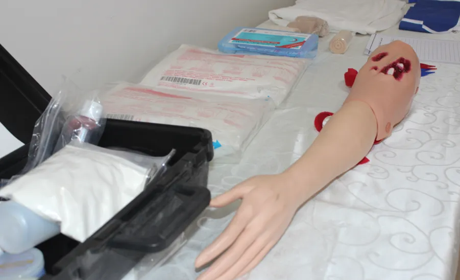 College of Nursing organizes an Awareness Program on First Aid -  كلية التمريض تقيم برنامجاً تعريفياً عن الإسعافات الأولية