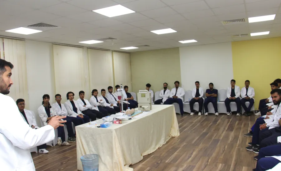 The College of Nursing organizes a workshop on intravenous catheter insertion techniques -  كلية التمريض تنظم ورشة عمل عن طرق تركيب القسطرة الوريدية للمرضى