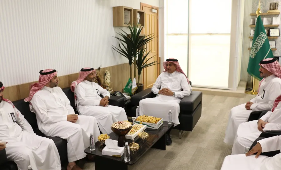 وكيل الجامعة للدراسات العليا والبحث العلمي يزور الإدارة العامة للشؤون الإدارية والمالية ويثني على جهودها -  زيارة وكبل الدراسات العليا لمدير عام الشؤون الإدارية والمالية 