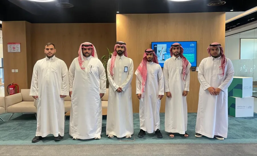طلبة الجامعة يقومون بزيارة لمركز دعم المنشآت بالرياض -  3