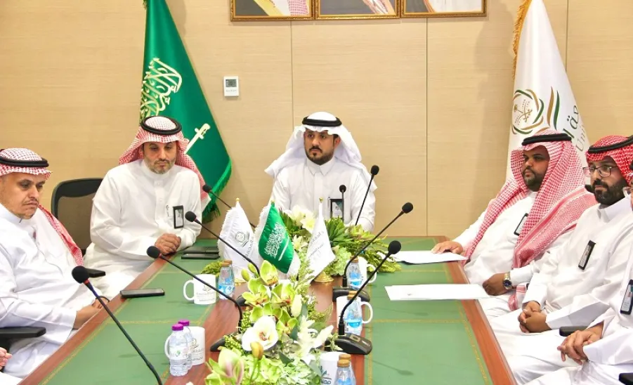 مدير عام الخدمات يزور الكلية التطبيقية - 1