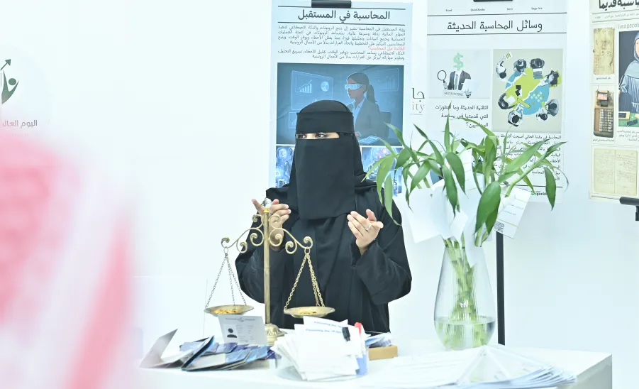 الجامعة ممثلة بالكلية التطبيقية تُقيم معرضاً وجلسات حوارية بمناسبة اليوم العالمي للمحاسبة -  اليوم العالمي للمحاسبة