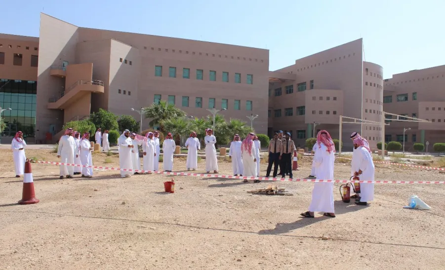 The General Administration of Occupational Health and Environment completes Field Safety Workshop Plan -  الإدارة العامة للصحة المهنية والبيئة تُنهي مراحل خطة ورش العمل الميدانية لإستخدام وسائل السلامة بمقرات الجامعة إخلاء لمقرات الجامعة