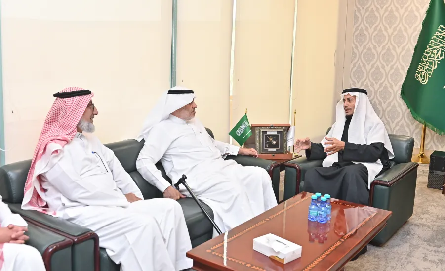 الجامعة ومركز الشيخ عبدالله بن إدريس الثقافي يبحثان تعزيز التعاون لدعم طلاب المنح -  التعاون مع مركز الادريس