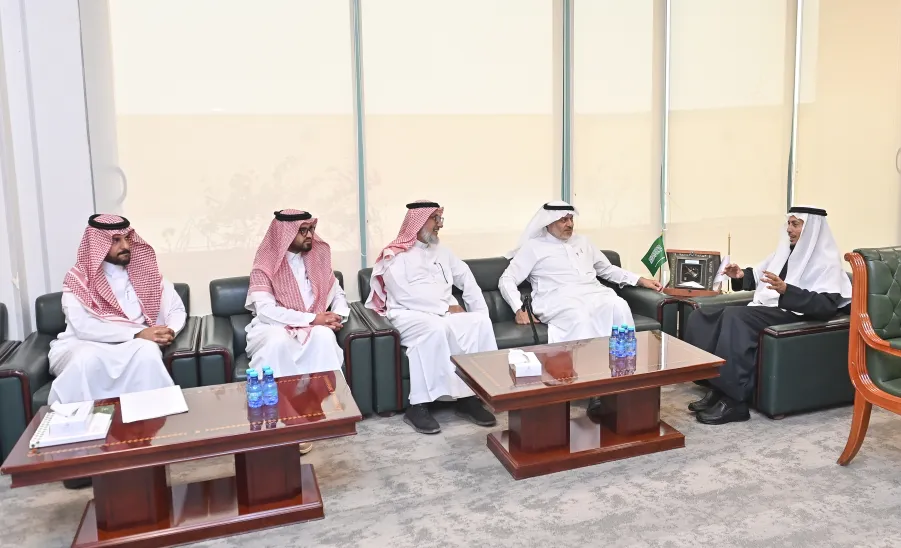 الجامعة ومركز الشيخ عبدالله بن إدريس الثقافي يبحثان تعزيز التعاون لدعم طلاب المنح -  التعاون مع مركز الادريس
