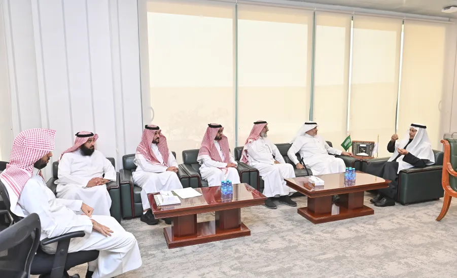 الجامعة ومركز الشيخ عبدالله بن إدريس الثقافي يبحثان تعزيز التعاون لدعم طلاب المنح -  التعاون مع مركز الادريس
