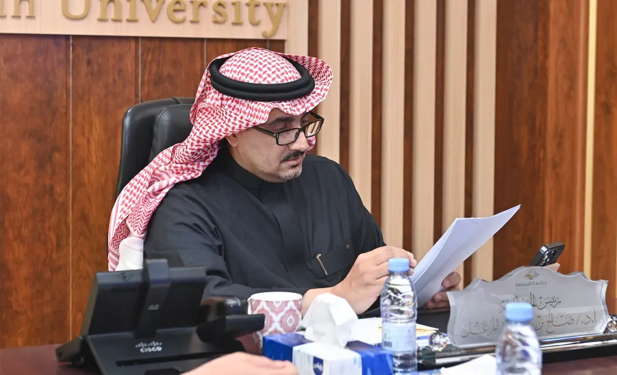 رئيس الجامعة يطّلع على تبليغ ميزانية الجامعة للعام المالي 2026م -  ميزانية الجامعة للعام المالي 2026م.