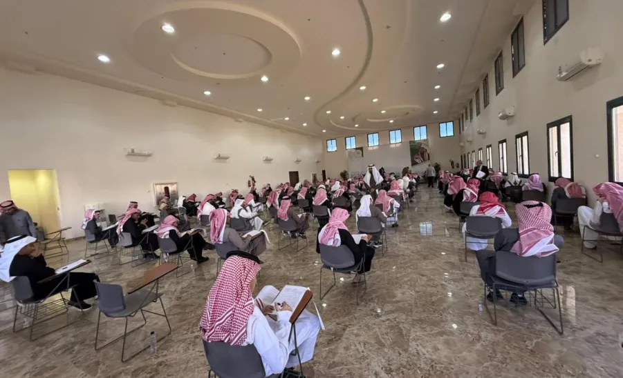 The Applied College monitors the Smooth Progress of Final Examinations  -  صورة