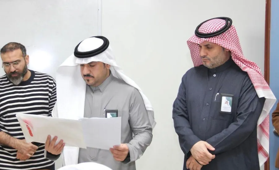 The Applied College monitors the Smooth Progress of Final Examinations  -  صورة