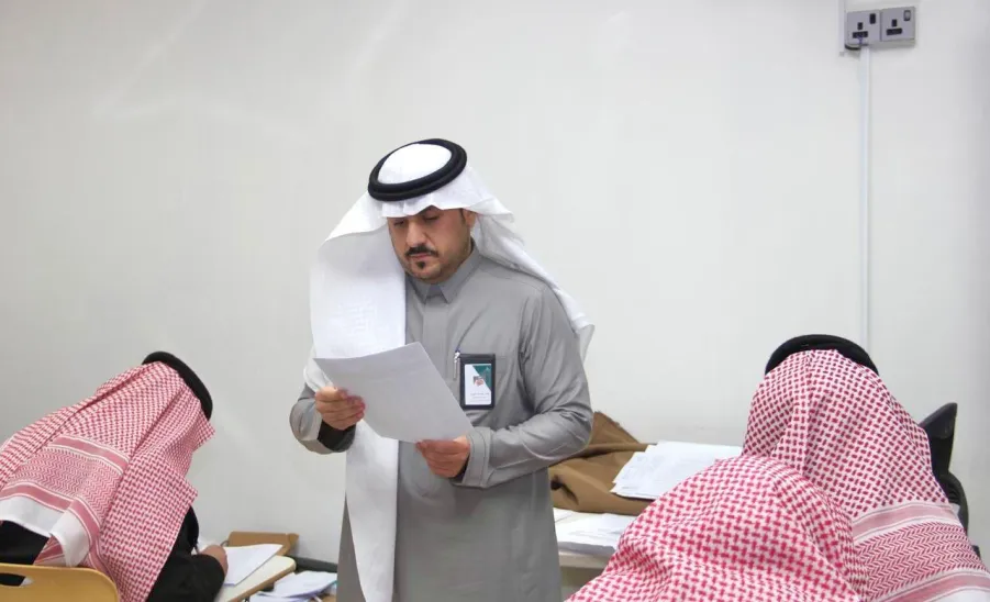 The Applied College monitors the Smooth Progress of Final Examinations  -  صورة 