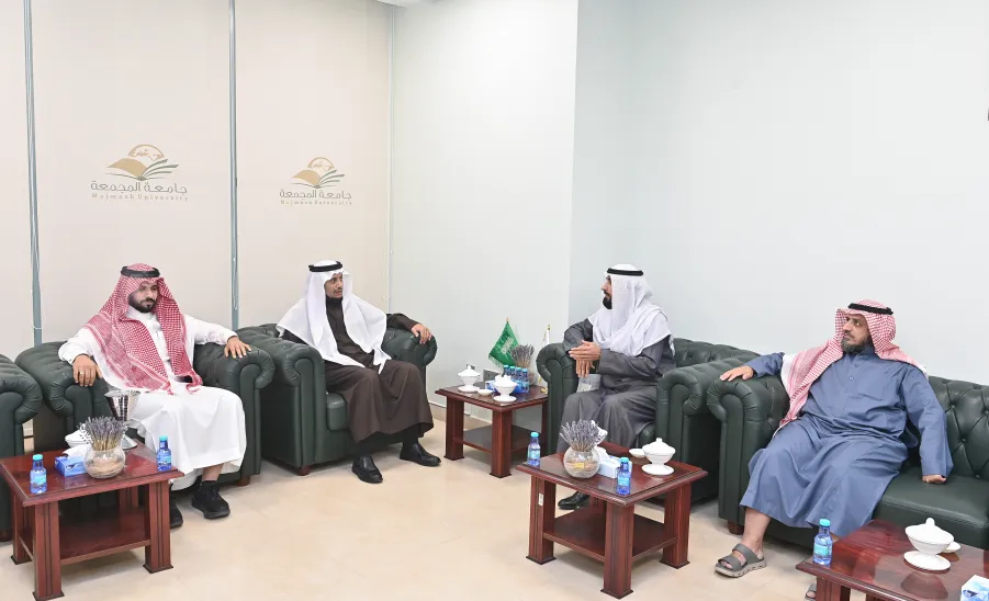 وكيل الجامعة للشؤون التعليمية يزور عمادة القبول والتسجيل  -  زيارة عمادة القبول والتسجيل