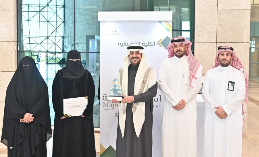 الكلية التطبيقية تحصد جائزة الجهة المتميزة في العمل التطوعي والمجتمعي لعام 2025 -  تكريم 