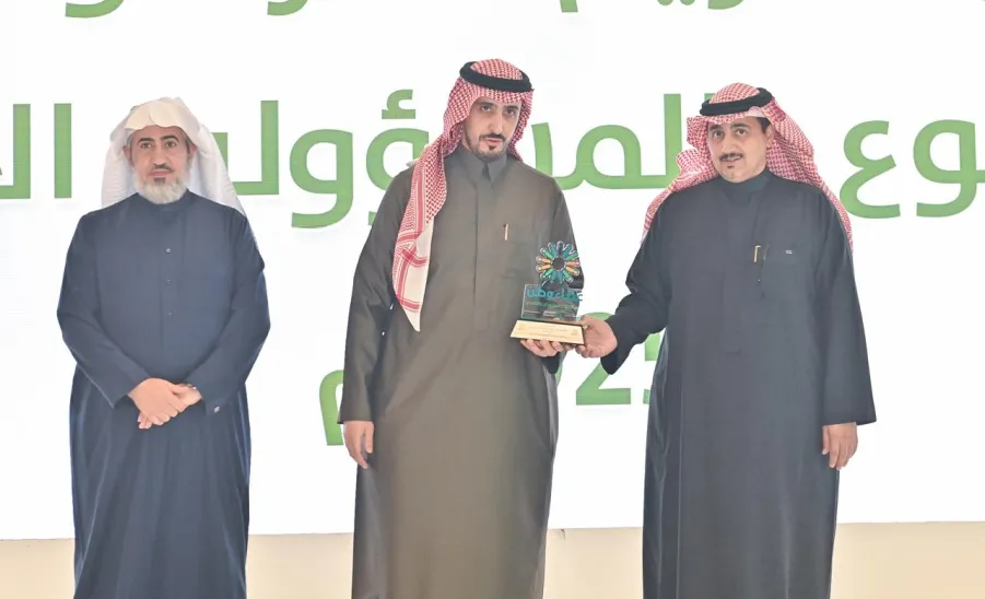 عمادة الدراسات العليا والبحث العلمي تحقق درع التميز في العمل التطوعي والمجتمعي للعام 2025 -  Gssr