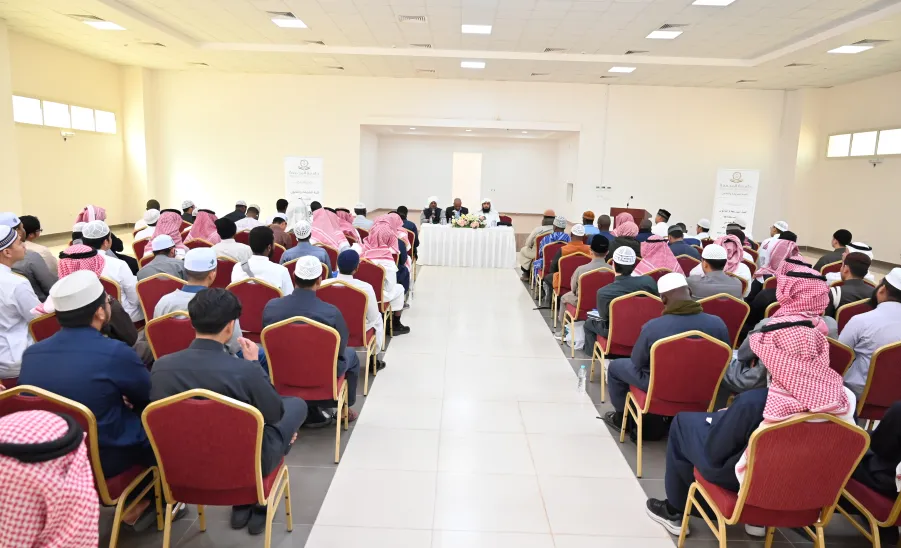 كلية الشريعة والقانون تقيم يوماً تعريفياً للطلاب المستجدين -  كلية الشريعة والقانون