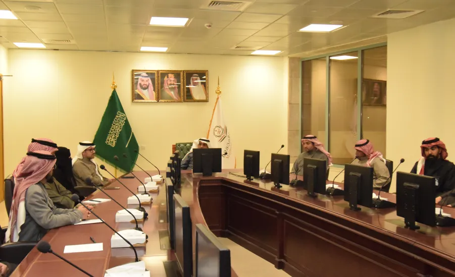 عميد الدراسات العليا والبحث العلمي يترأس الاجتماع الدوري لمنسوبي العمادة  -  Gssr