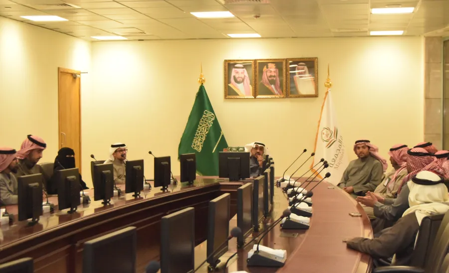 عميد الدراسات العليا والبحث العلمي يترأس الاجتماع الدوري لمنسوبي العمادة  -  gssr