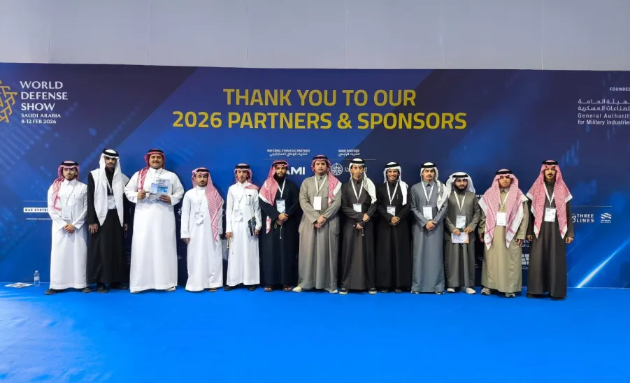 طلبة الجامعة يستكشفون مستقبل الصناعات الدفاعية في معرض الدفاع العالمي 2026 -  3