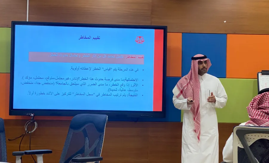 إدارة التخطيط الإستراتيجي تقيم ورشة عمل "رؤية استباقية لمستقبل آمن" -  .