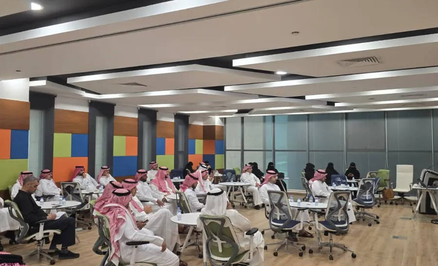 إدارة التخطيط الإستراتيجي تقيم ورشة عمل "رؤية استباقية لمستقبل آمن" -  .