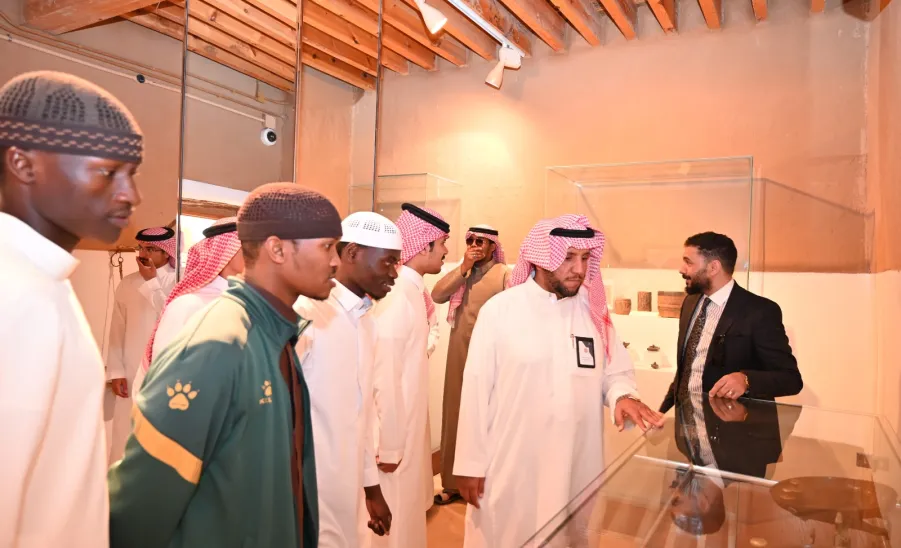 Sharia and Law Students visit Historic Al-Ghat Emirate Palace on World Heritage Day -  كلية الشريعة والقانون