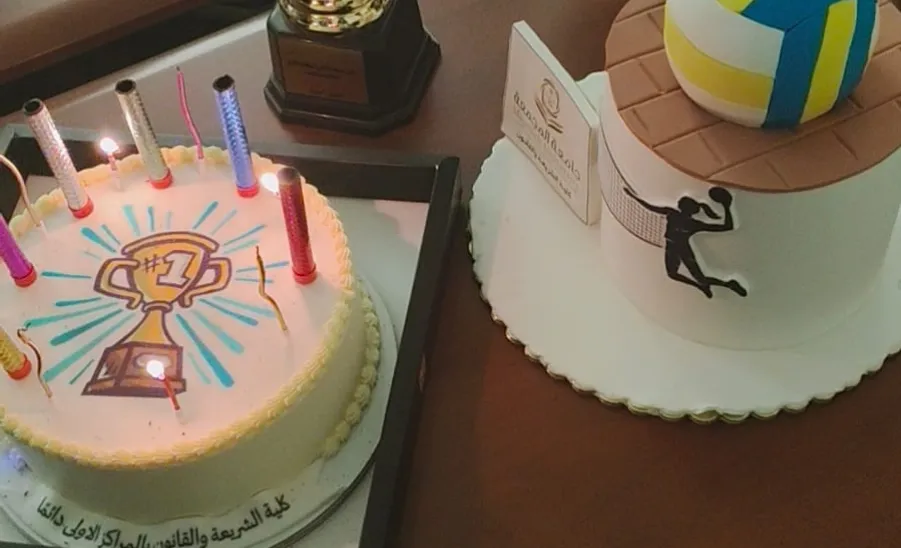 الكلية تحتفي بفوز فريق كرة الطائرة بالمركز الأول في بطولة كأس عميد شؤون الطلاب بالجامعة -  كلية الشريعة والقانون