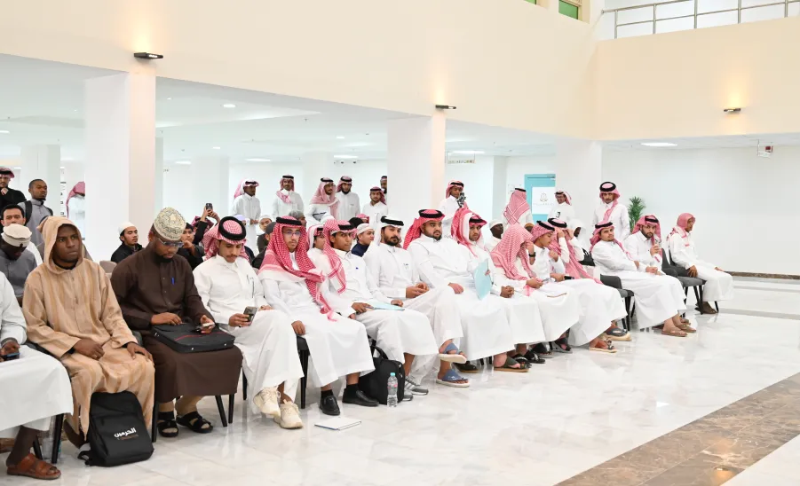 كلية الشريعة والقانون تقيم حفل معايدة للطلاب والطالبات  -  كلية الشريعة والقانون