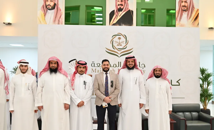 كلية الشريعة والقانون تقيم حفل معايدة للطلاب والطالبات  -  كلية الشريعة والقانون