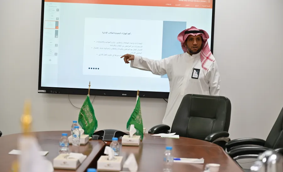 كلية الشريعة والقانون تقيم ورشة عمل بعنوان : مهارات في إدارة المكاتب الإدارية -  كلية الشريعة والقانون