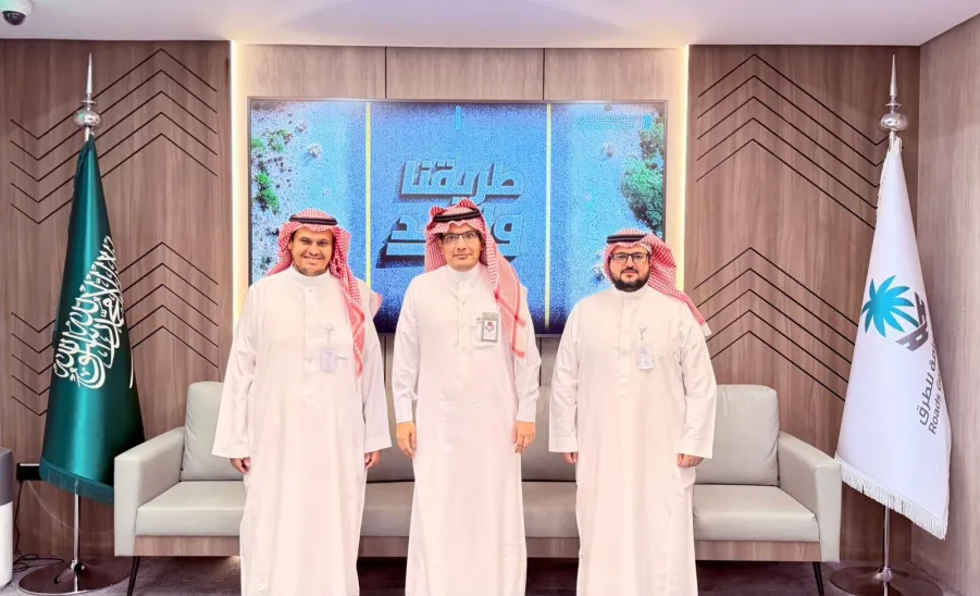 ASSISTANT CEO OF THE APPLIED COLLEGE MEETS WITH REPRESENTATIVE OF THE GENERAL AUTHORITY FOR ROADS -  اجتماع 