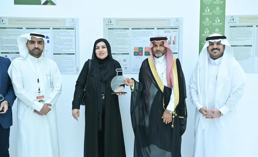 تكريم عدد من الباحثين المتميزين من منسوبي الكلية التطبيقية -  تكريم 