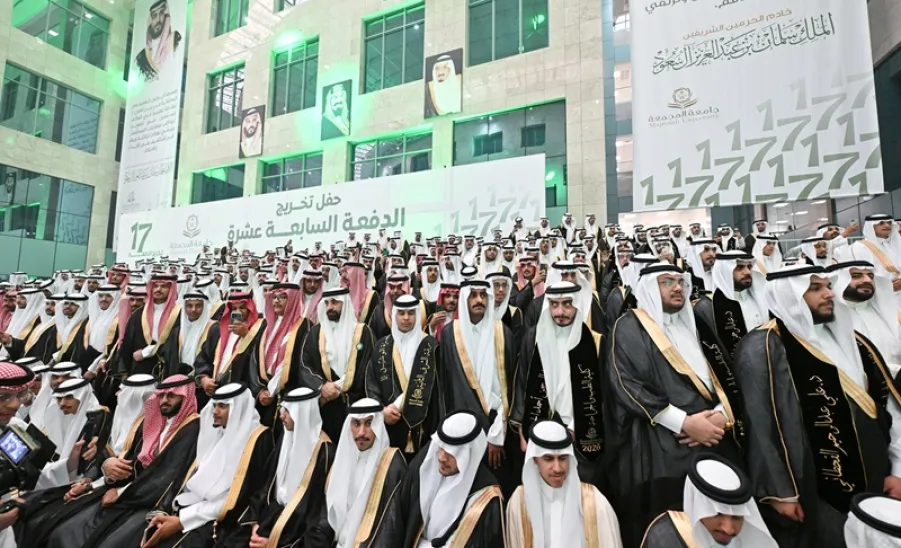 برعاية سمو أمير الرياض : الجامعة تحتفل بتخريج الدفعة السابعة عشر -  برعاية سمو أمير الرياض : جامعة المجمعة تحتفل بتخريج الدفعة السابعة عشرة من طلابها .