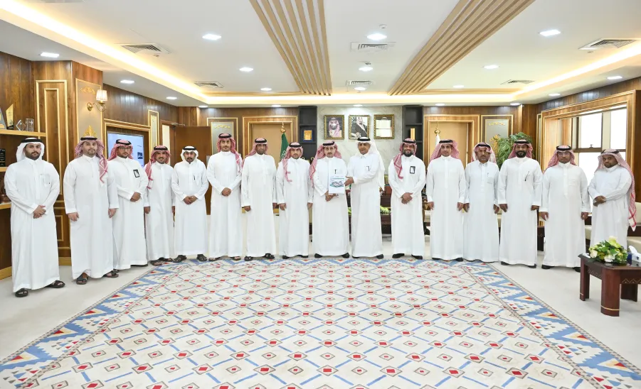 رئيس الجامعة يستقبل أعضاء لجنة إعداد الحساب الختامي ويثمن جهودهم -  رئيس الجامعة يستقبل أعضاء لجنة إعداد الحساب الختامي