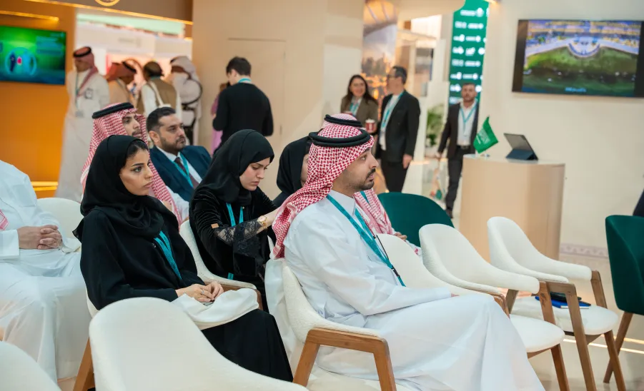 سيفال السعودية يمثل الجامعة في المنتدى الحضري ( WUF13 ) -  سيفال السعودية يمثل جامعة المجمعة في المنتدى الحضري WUF13