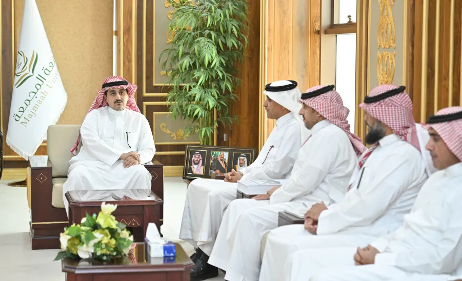 رئيس الجامعة يستقبل أعضاء لجنة إعداد الحساب الختامي ويثمن جهودهم -  رئيس الجامعة يستقبل أعضاء لجنة إعداد الحساب الختامي