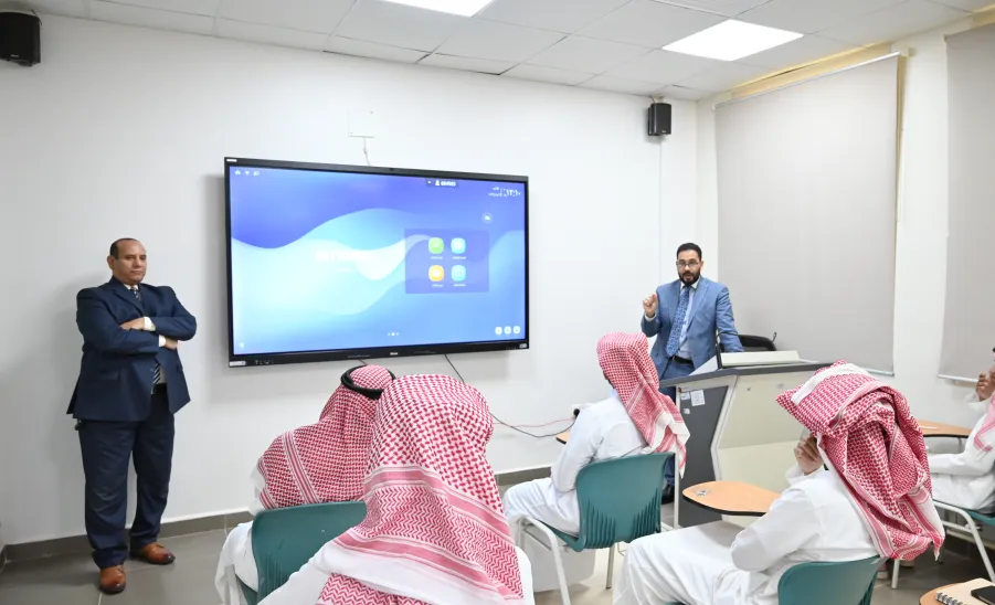 الكلية تقيم ندوة توعوية بمناسبة اليوم العالمي للمرور -  كلية الشريعة والقانون