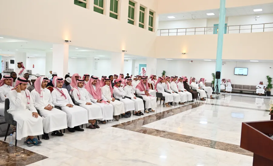 كلية الشريعة والقانون تقيم حفل ختام الأنشطة لعام 1447هـ -  كلية الشريعة والقانون