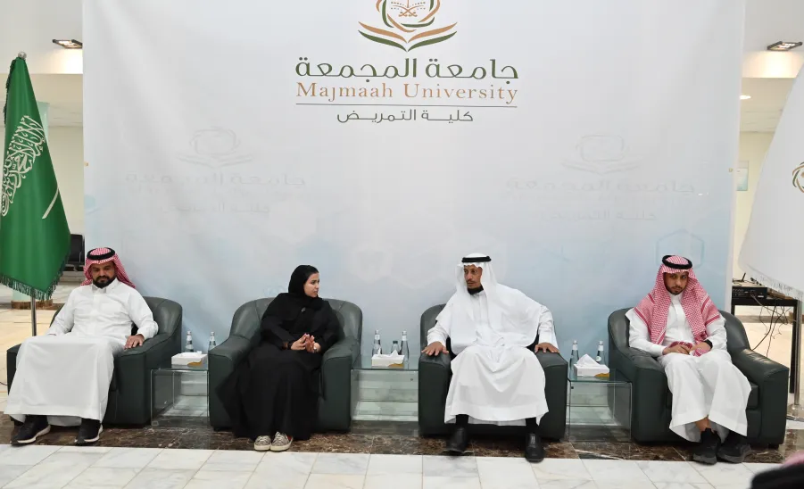  كلية التمريض تنظم لقاءً مع طلاب وطالبات برنامج التجسير -  لقاء وكيل الجامعة للشؤون التعليمية بطلاب وطالبات برنامج التجسير بكلية التمريض