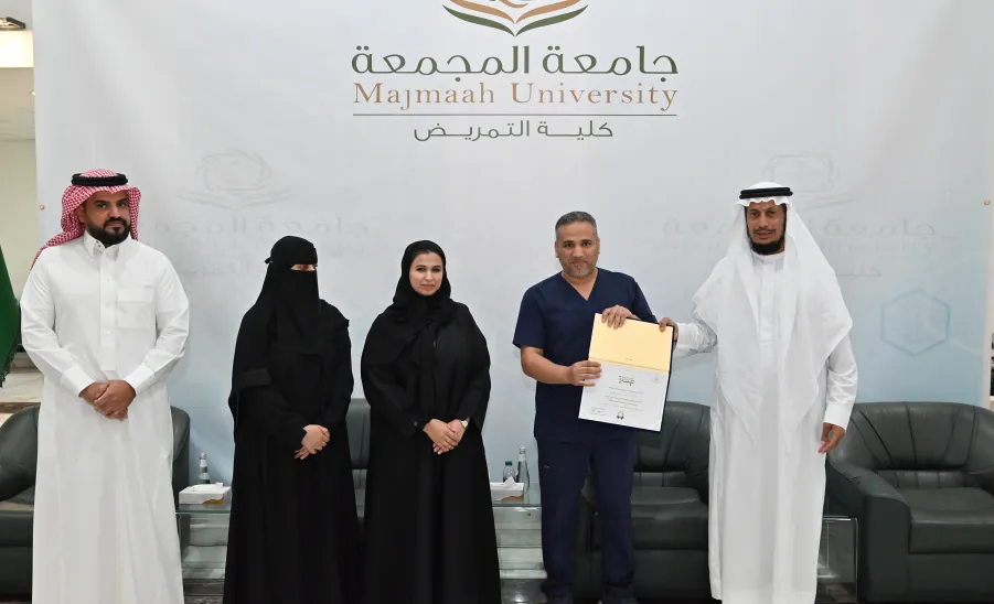  كلية التمريض تنظم لقاءً مع طلاب وطالبات برنامج التجسير -  لقاء وكيل الجامعة للشؤون التعليمية بطلاب وطالبات برنامج التجسير بكلية التمريض