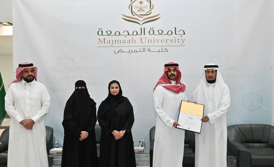  كلية التمريض تنظم لقاءً مع طلاب وطالبات برنامج التجسير -  لقاء وكيل الجامعة للشؤون التعليمية بطلاب وطالبات برنامج التجسير بكلية التمريض