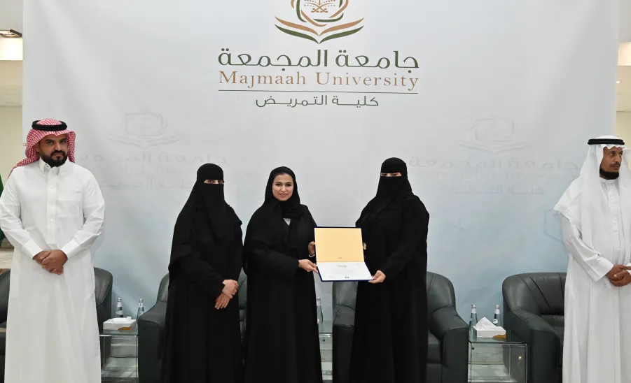  كلية التمريض تنظم لقاءً مع طلاب وطالبات برنامج التجسير -  لقاء وكيل الجامعة للشؤون التعليمية بطلاب وطالبات برنامج التجسير بكلية التمريض