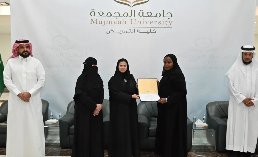  كلية التمريض تنظم لقاءً مع طلاب وطالبات برنامج التجسير -  لقاء وكيل الجامعة للشؤون التعليمية بطلاب وطالبات برنامج التجسير بكلية التمريض