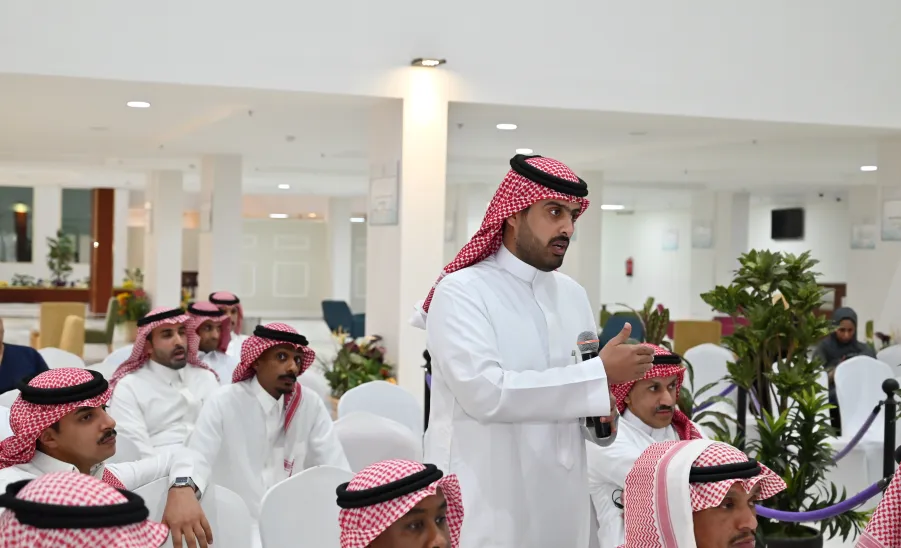  كلية التمريض تنظم لقاءً مع طلاب وطالبات برنامج التجسير -  لقاء وكيل الجامعة للشؤون التعليمية بطلاب وطالبات برنامج التجسير بكلية التمريض