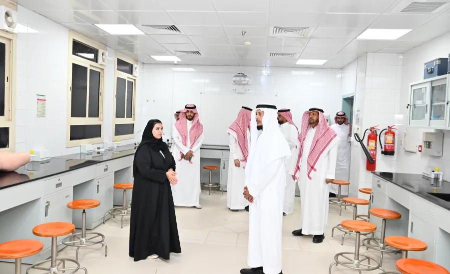  كلية التمريض تنظم لقاءً مع طلاب وطالبات برنامج التجسير -  لقاء وكيل الجامعة للشؤون التعليمية بطلاب وطالبات برنامج التجسير بكلية التمريض