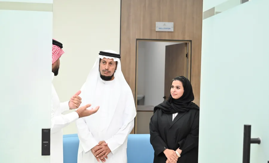  كلية التمريض تنظم لقاءً مع طلاب وطالبات برنامج التجسير -  لقاء وكيل الجامعة للشؤون التعليمية بطلاب وطالبات برنامج التجسير بكلية التمريض