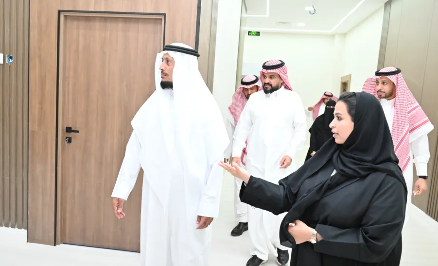 وكيل الجامعة للشؤون التعليمية يزور كلية التمريض  -  زيارة كلية التمريض من الوكيل 