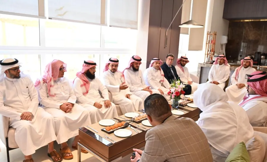 صندوق الاستثمار يبحث آفاق التعاون المشترك مع كلية الشريعة والقانون  -  a5