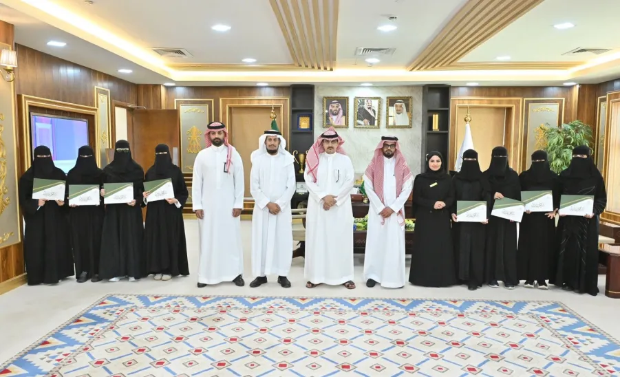 رئيس الجامعة يُكرّم الطلبة المبتكرين و المتميزين محليًا ودوليًا - 4