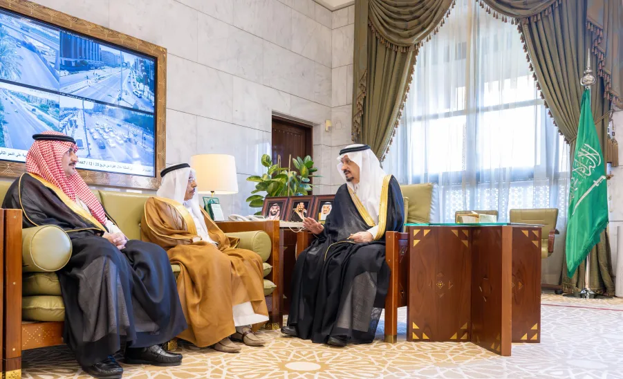 سمو أمير منطقة الرياض يكرم الفائزين بجائزة جامعة المجمعة لخدمة المجتمع - سمو أمير منطقة الرياض يكرم الفائزين بجائزة جامعة المجمعة لخدمة المجتمع